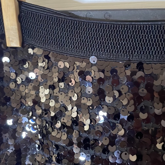 Stretch sequinned little back skirt 🔥 - Picture 2 of 3